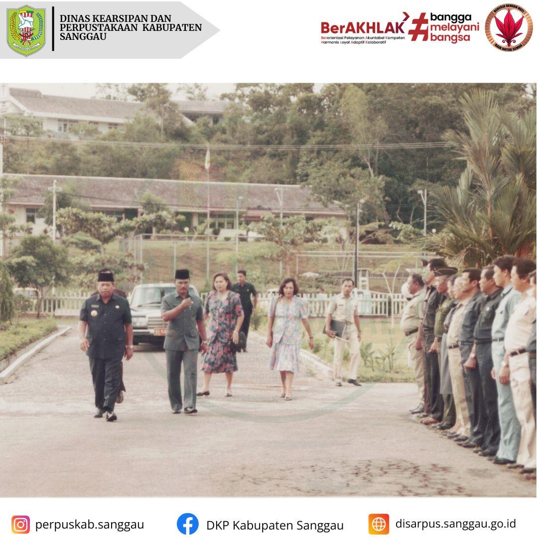 Peresmian Infrastruktur Kabupaten Sanggau pada masa H. Parjoko Suryokusumo sebagai Gubernur Kalimantan Barat (1988-1993),Salah satu infrastruktur yang terekam adalah Kantor Inspektorat yang saat ini telah ditempati oleh BP2KAD Kabupaten Sanggau
