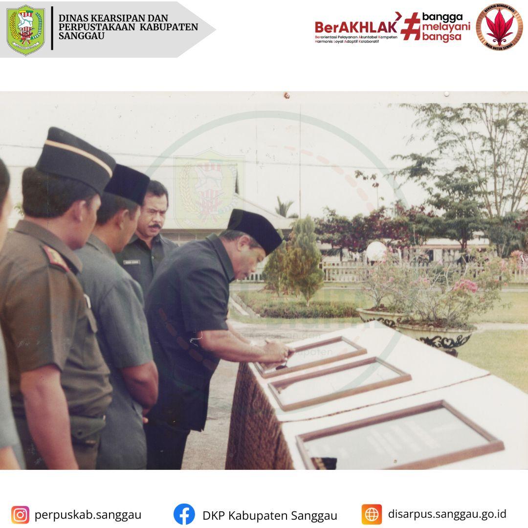 Peresmian Infrastruktur Kabupaten Sanggau pada masa H. Parjoko Suryokusumo sebagai Gubernur Kalimantan Barat (1988-1993),Salah satu infrastruktur yang terekam adalah Kantor Inspektorat yang saat ini telah ditempati oleh BP2KAD Kabupaten Sanggau